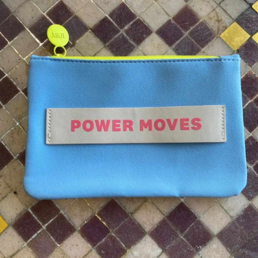 Like New Ipsy Glam Light Blue Power Moves Cosmetics Pouch‎ Gym Makeup Bag
